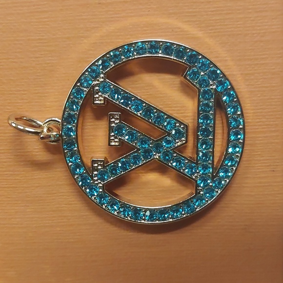 LV Gold Zipper Pull Charm - Picture 2 of 3